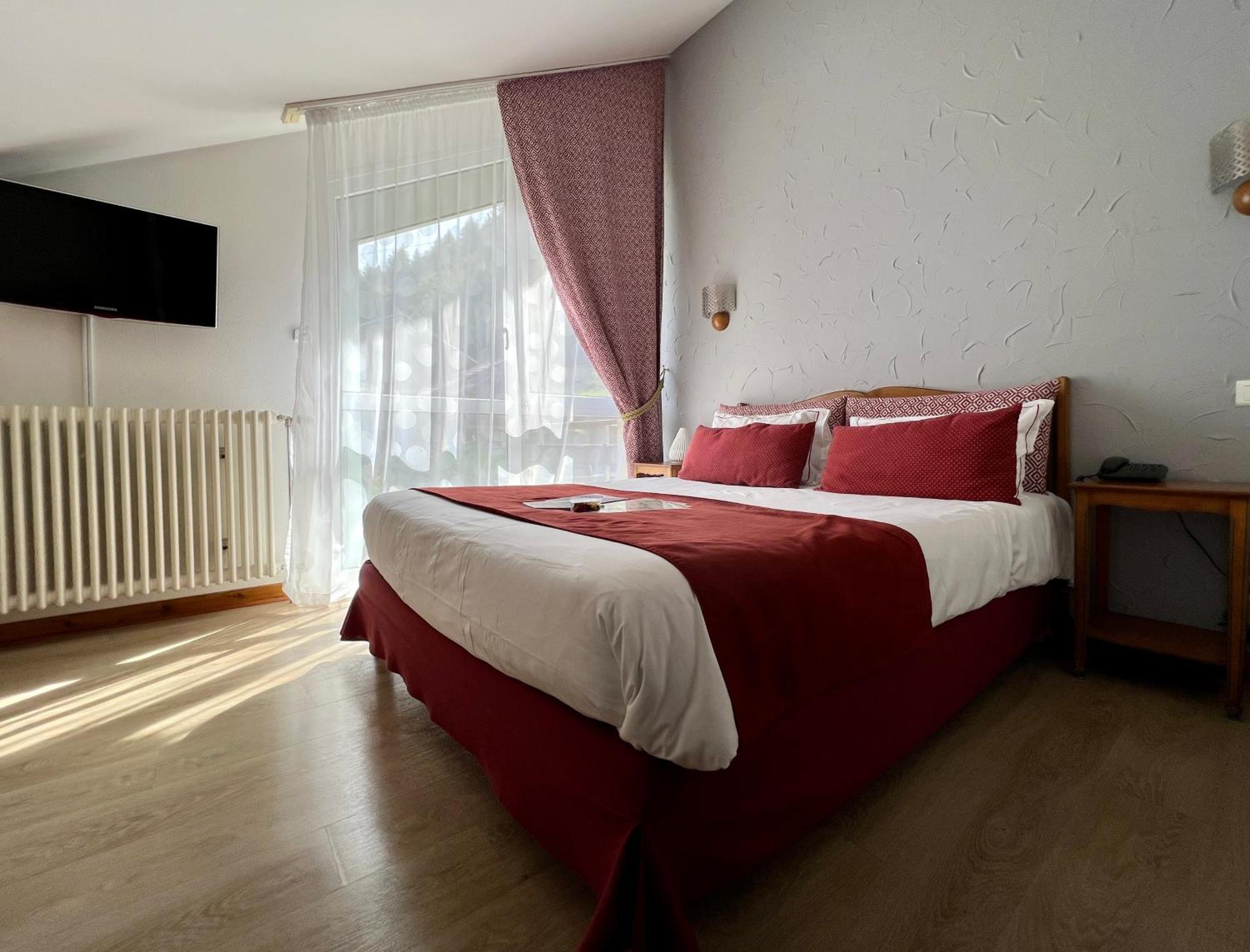 Logis Hotel, Chalets Et Restaurant Les Chatelmines Ла-Бресс Екстер'єр фото