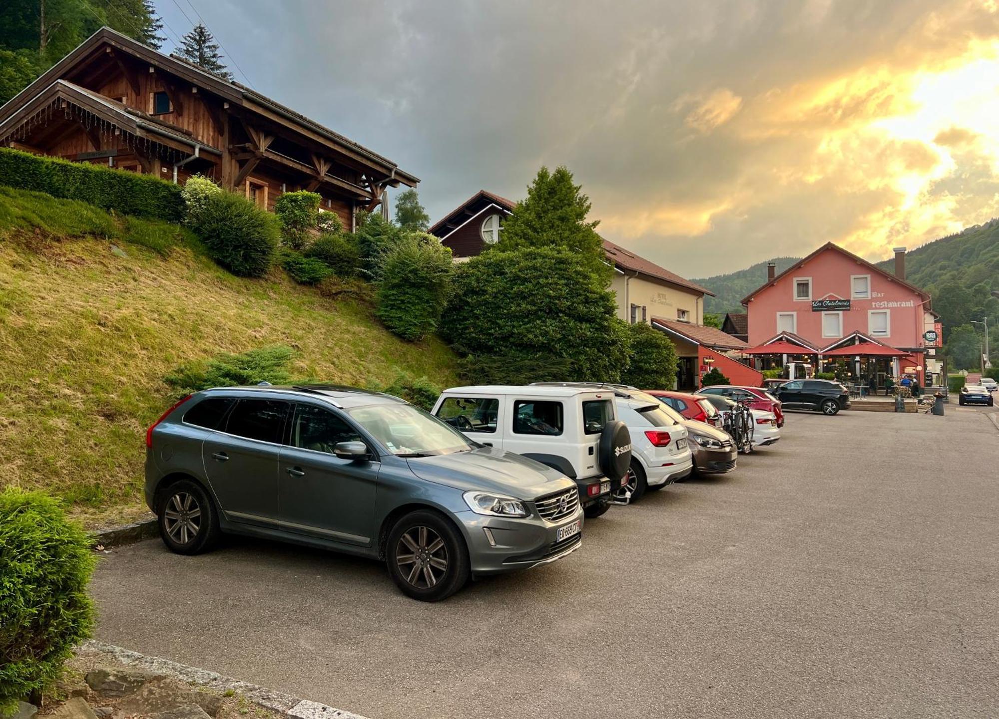 Logis Hotel, Chalets Et Restaurant Les Chatelmines Ла-Бресс Екстер'єр фото